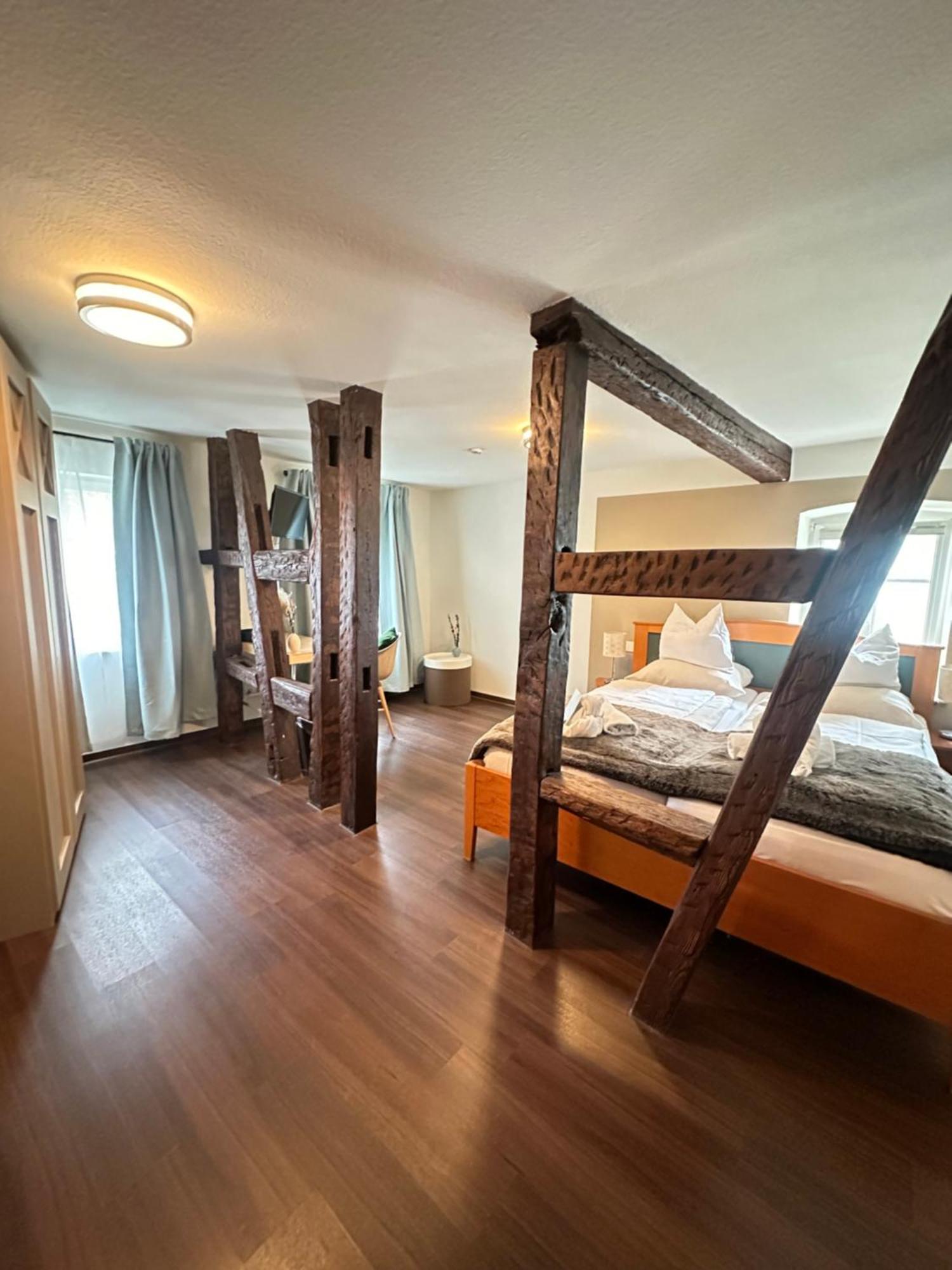 Hotel Adler Am Schloss Bonnigheim Buitenkant foto